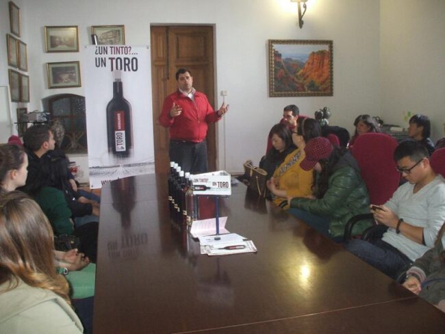 Estudiantes Chinos y Rusos visitan el Consejo Regulador de Toro Estudiantes Chinos y Rusos visitan el Consejo Regulador de Toro